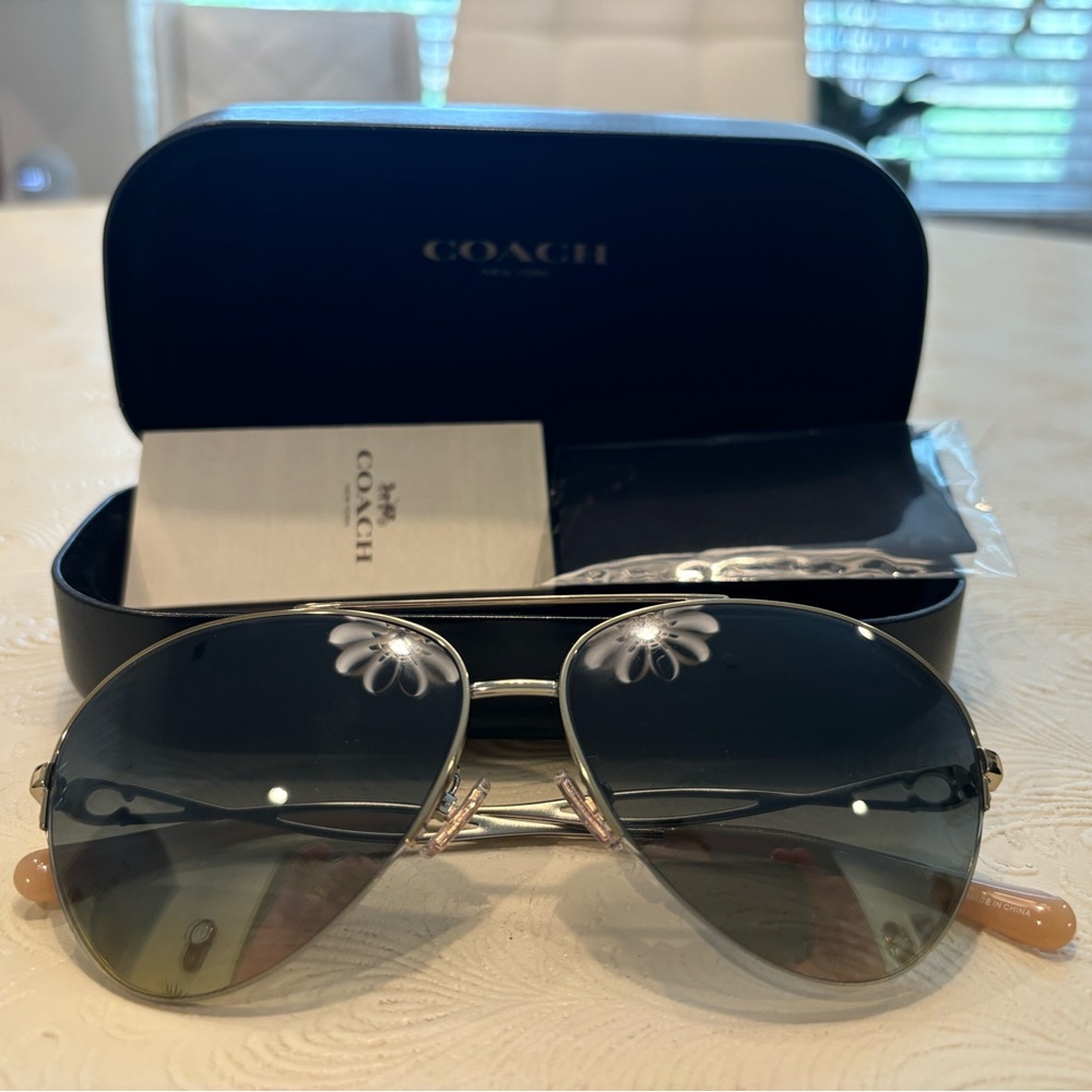 Coach Sunglasses Women's HC7124 9005V9 Shiny Light Gold/Blue Gradient Lens 59mm
